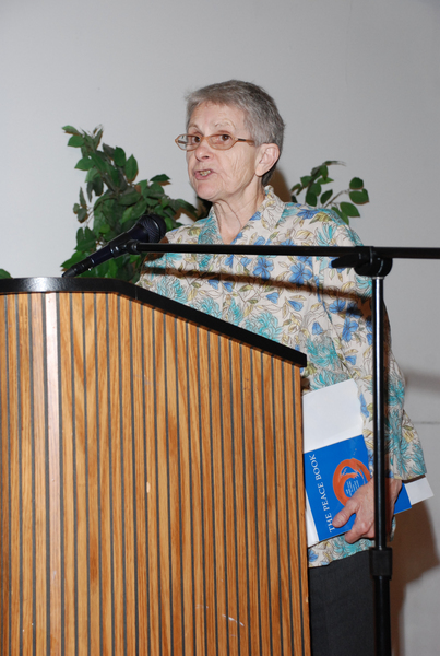 Awardee Mary Leno adresses the audience